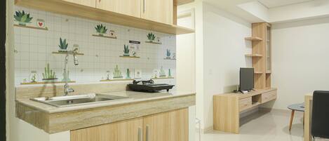 Room | Private kitchen | Fridge, stovetop, cookware/dishes/utensils