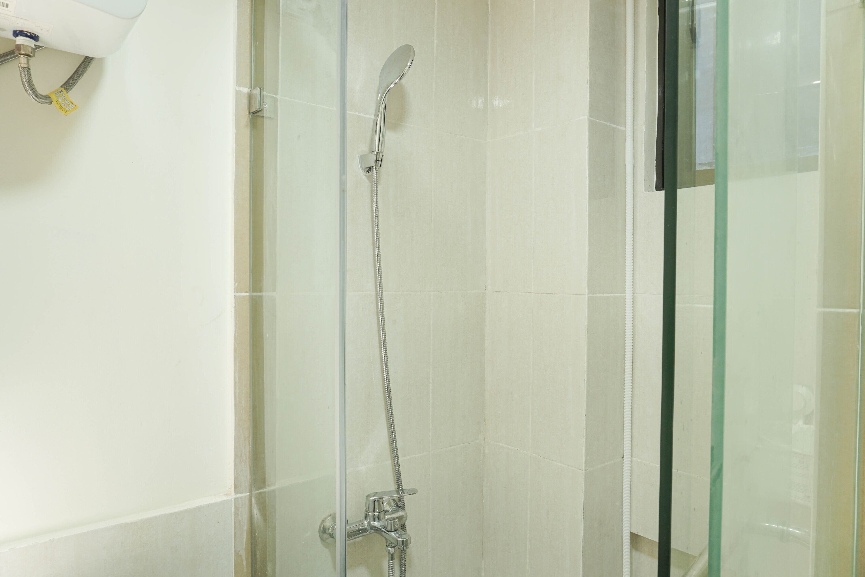 Room | Bathroom | Shower, free toiletries, towels