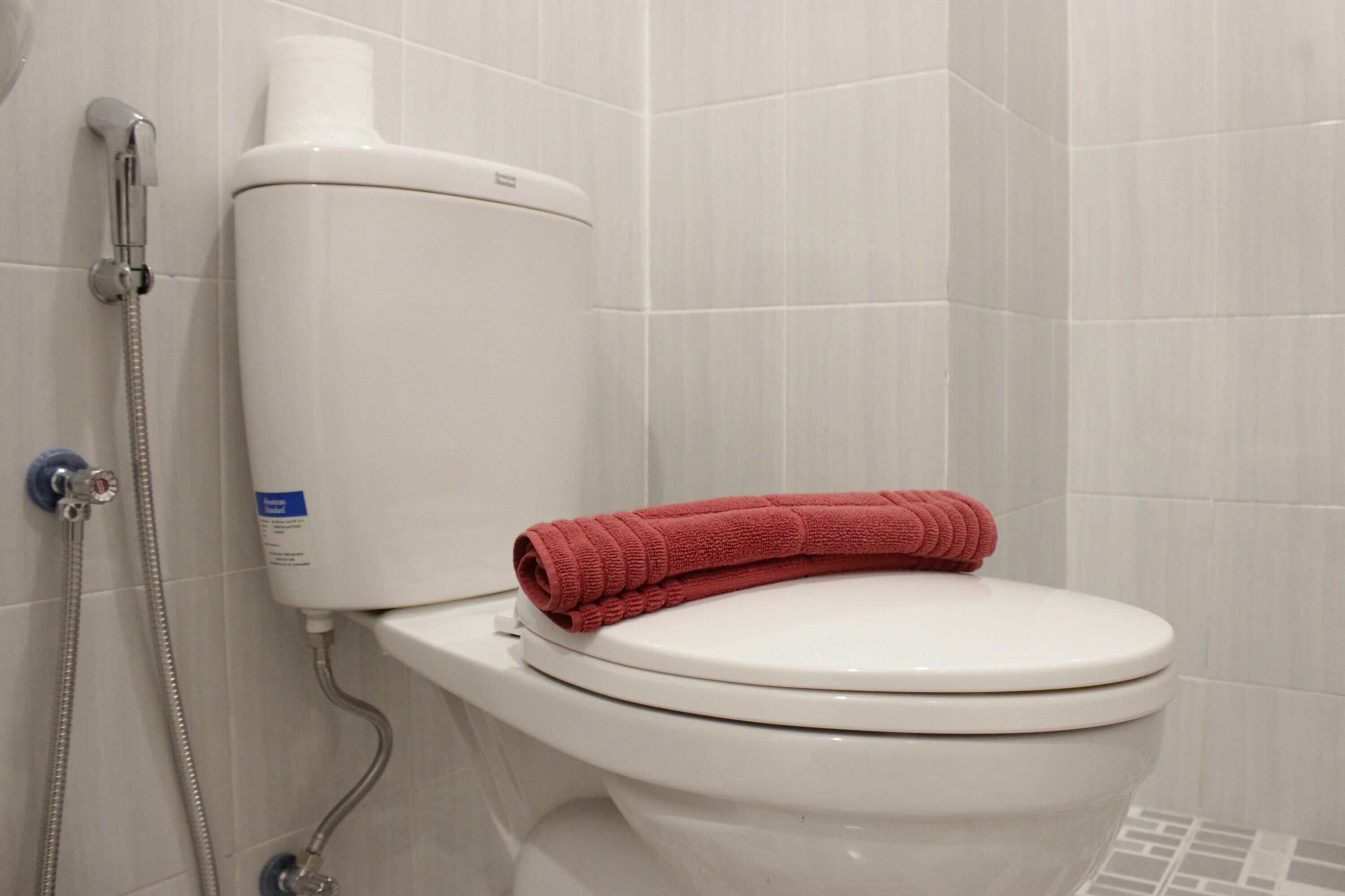 Habitación | Baño | Regadera, amenidades de baño gratuitas, toallas 