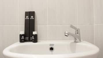 Room | Bathroom | Shower, free toiletries, towels