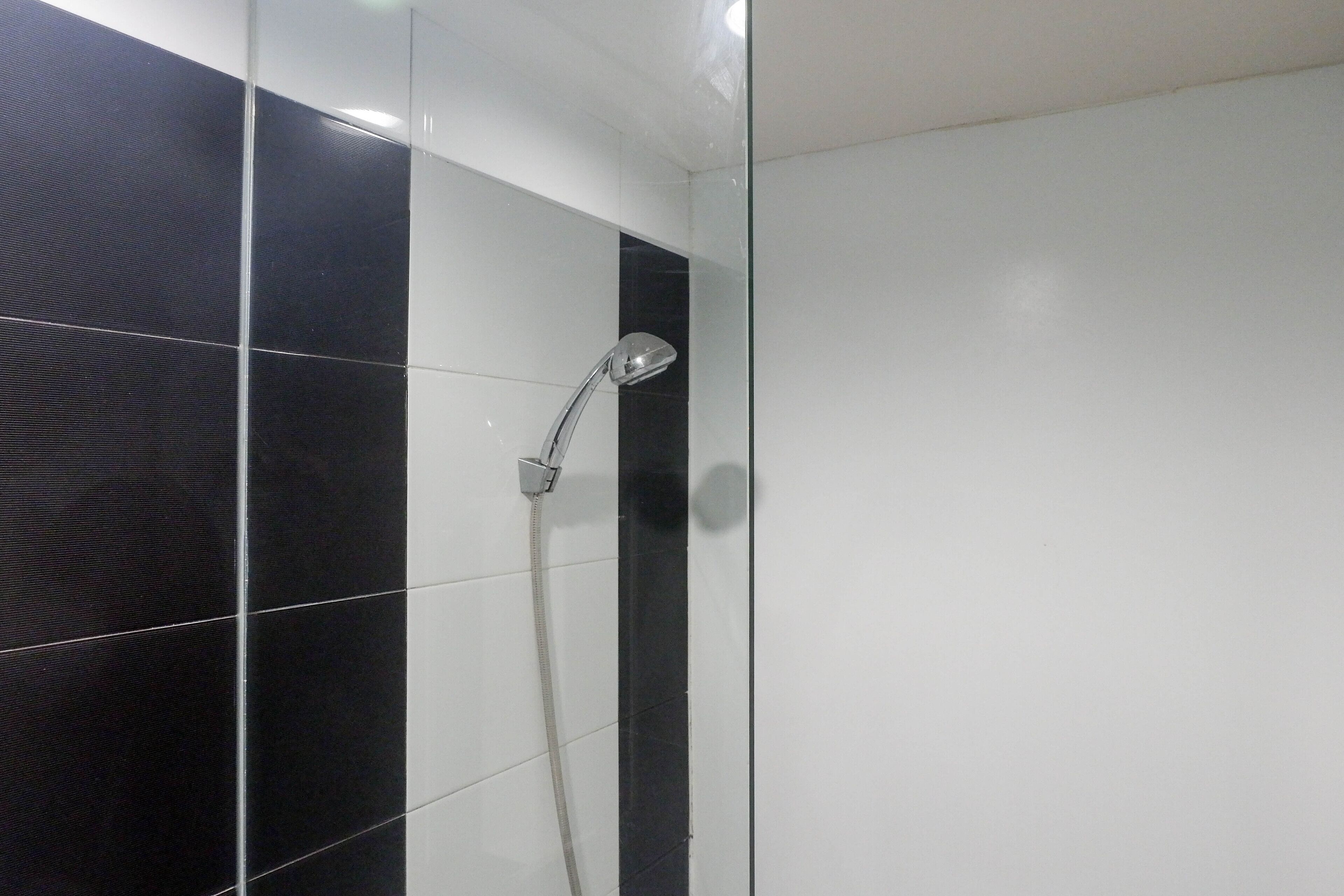 Room | Bathroom | Shower, free toiletries, towels