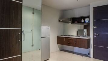 룸 | 전용 주방 | 냉장고, 쿡탑, 커피/티 메이커, 조리 도구/접시/주방 기구
