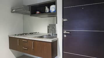 Zimmer | Eigene Küche | Kühlschrank, Herdplatte, Wasserkocher mit Kaffee-/Teezubehör