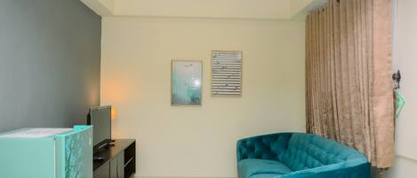 Room | Living area | TV