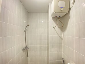 Habitación | Baño | Ducha, artículos de higiene personal gratuitos y toallas