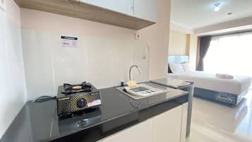 Room | Private kitchen | Fridge, stovetop, electric kettle, cookware/dishes/utensils