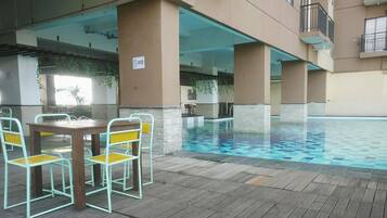 Kolam renang terbuka