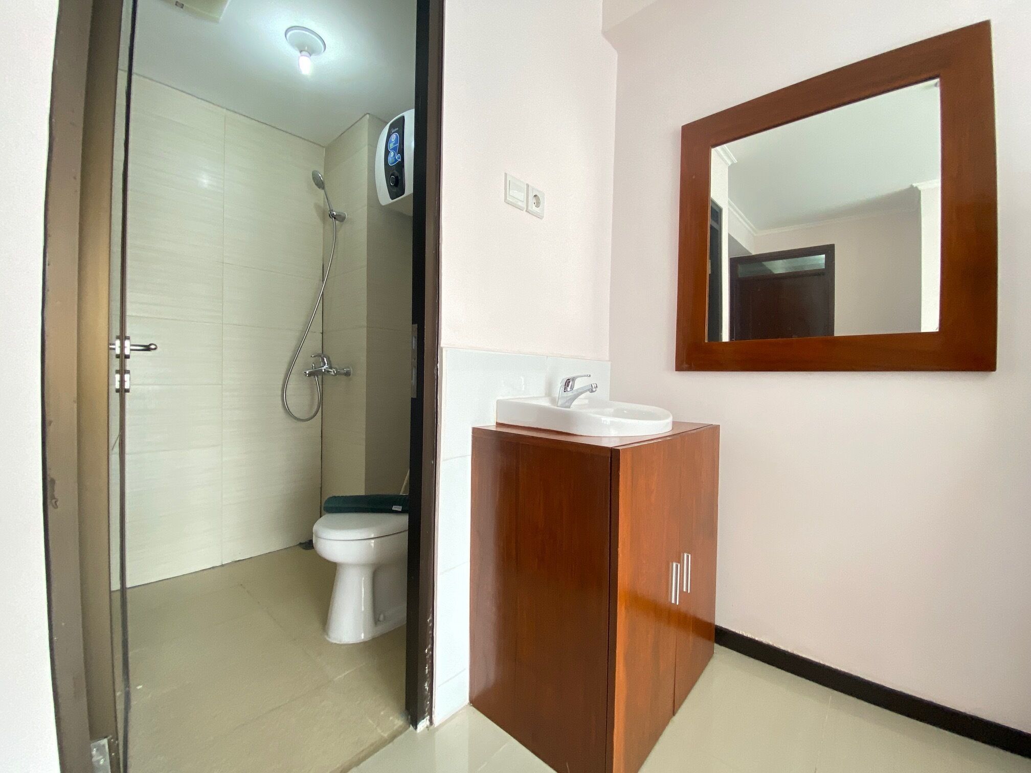 Room | Bathroom | Shower, free toiletries, towels