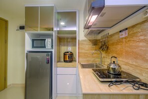 Camera | Cucina privata | Frigorifero, piano cottura, pentole/stoviglie/utensili