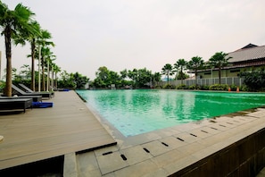 Outdoor pool - Gorgeous and Strategic Studio Apartment at Capitol Park Residence (Jakarta)