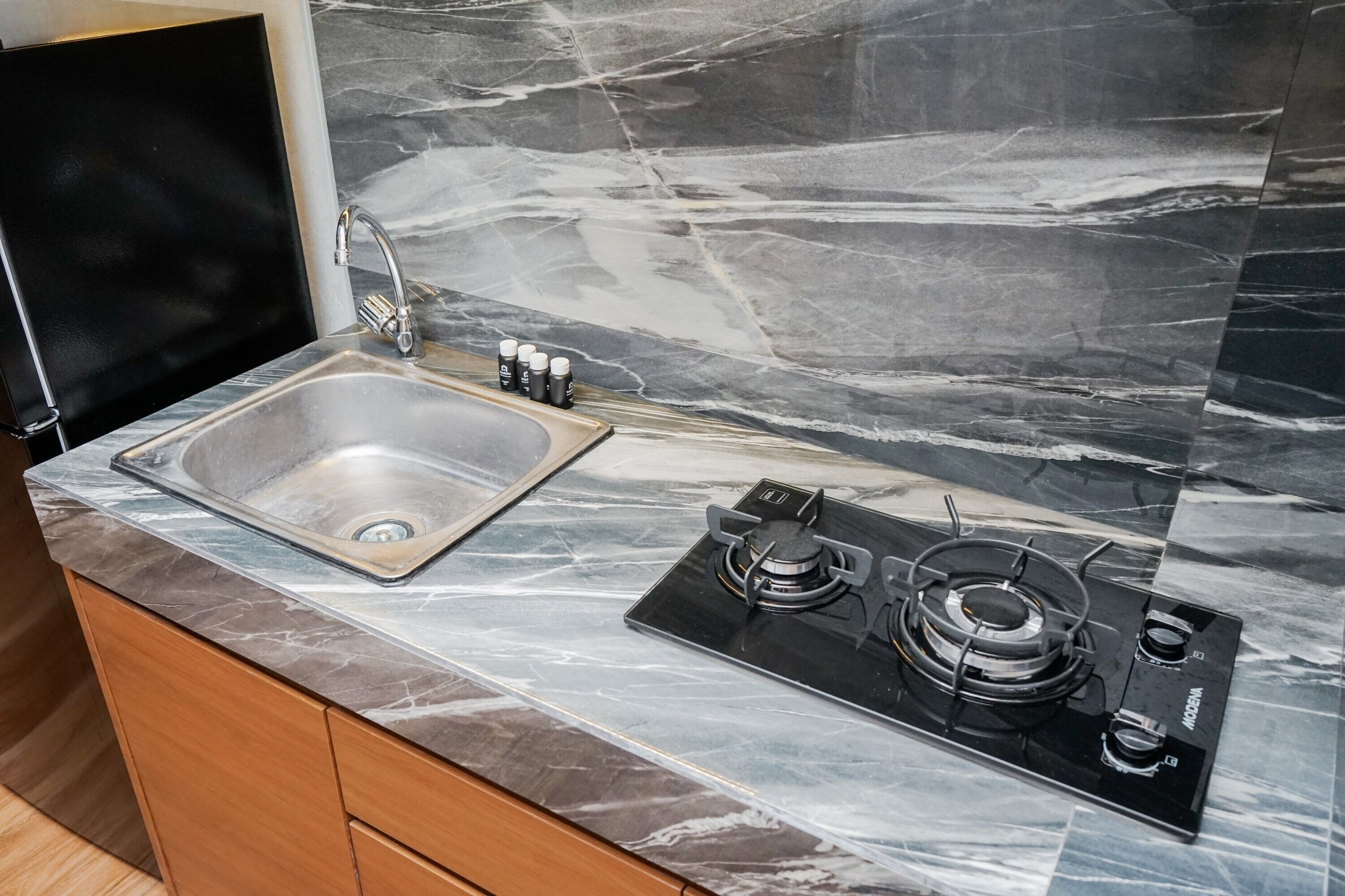 Habitación | Cocina privada | Frigorífico, placa de cocina, lavavajillas y arrocera