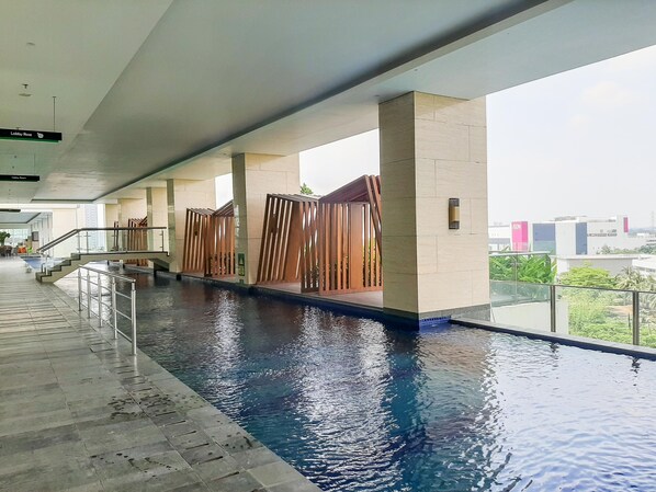 Outdoor pool - Studio Modern Japanese Style near Aeon BSD at B Residence Apartment (Pagedangan)