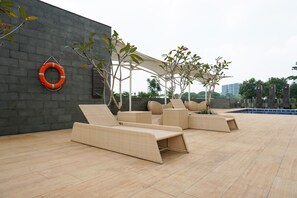 Outdoor pool - Fully Furnished and Comfortable Studio at Ciputra International Apartment (Jakarta)