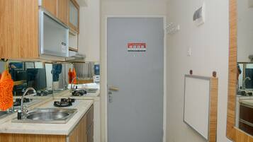 Free WiFi, bed sheets