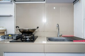 Room | Free WiFi, bed sheets - Best and Super Clean Unit Studio Baileys City Apartment (South Tangerang)