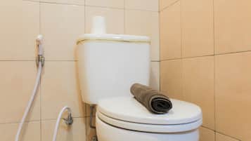 Huone | Kylpyhuone | Suihku, ilmaiset hygieniatuotteet, pyyhkeet