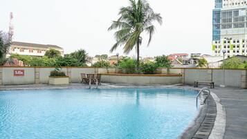 Hồ bơi ngoài trời