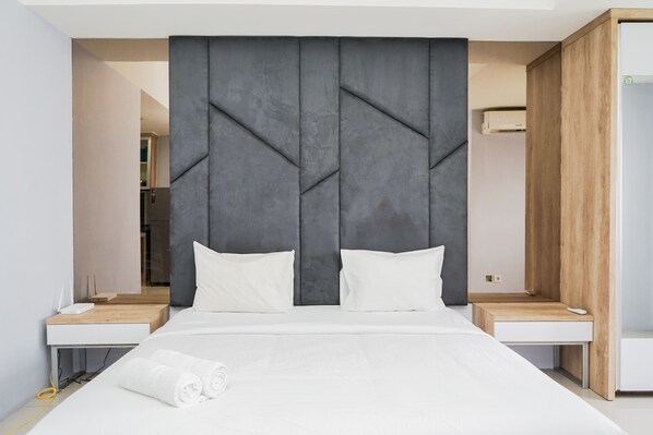 Free WiFi, bed sheets - Spacious Studio Room Baileys Apartment (South Tangerang)