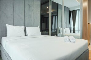 Room | Iron/ironing board, free WiFi, bed sheets - Luxurious Studio at Capitol Suites Apartment (Jakarta)