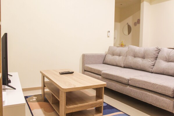 2 bedrooms, free WiFi, bed sheets - Comfy 2BR at Meikarta Apartment (Cikarang)