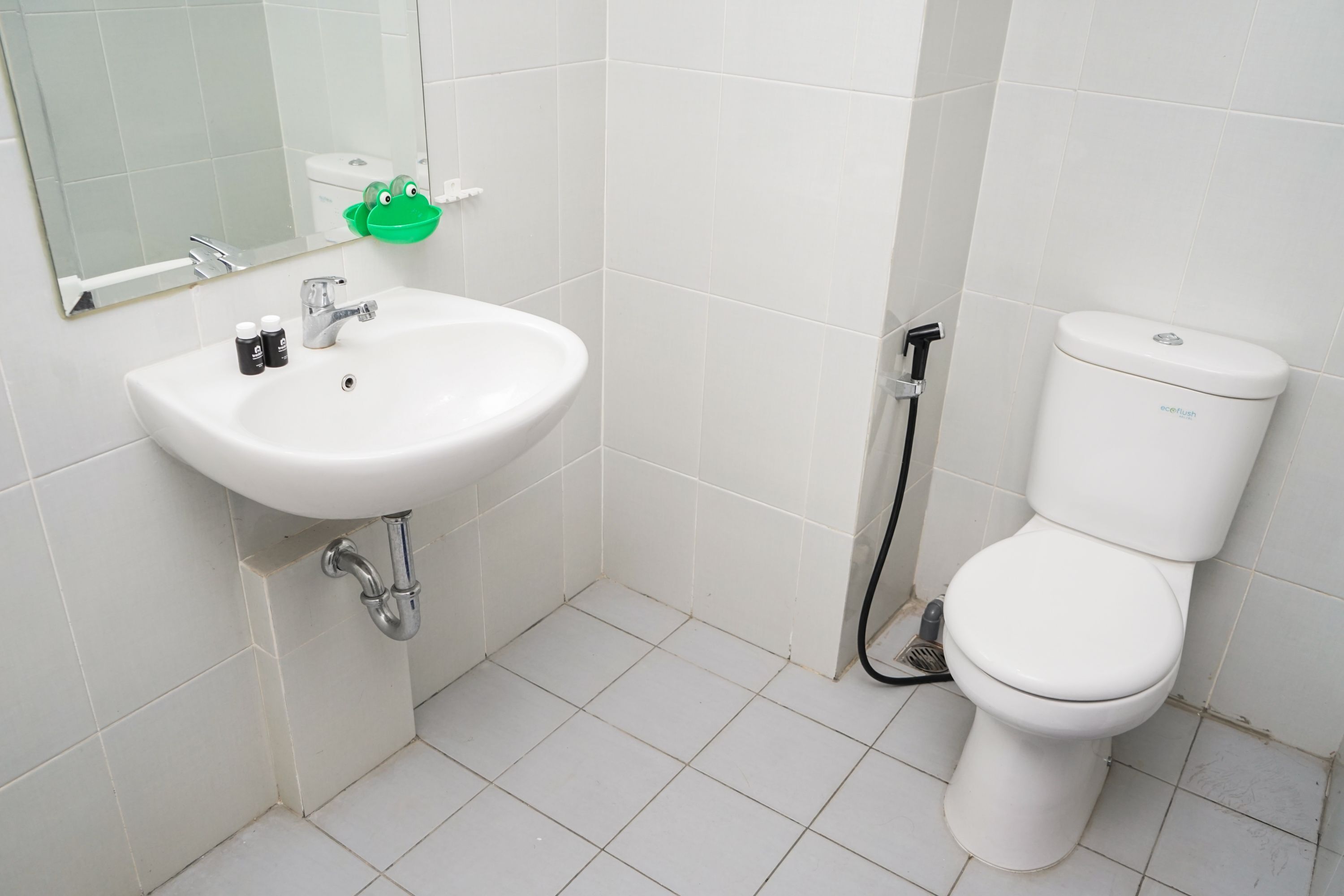 Room | Bathroom | Shower, free toiletries, towels