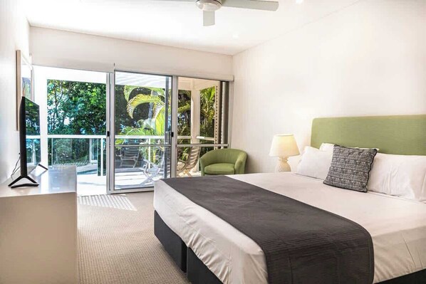 3 habitaciones, tabla de planchar con plancha, wifi y ropa de cama 