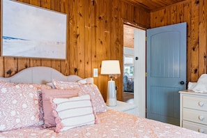 3 bedrooms, iron/ironing board, free WiFi, bed sheets - Adorable Ocean View 3 Bed/1 Bath Cottage Sleeps 8 steps to the beach (Ocean Isle Beach)