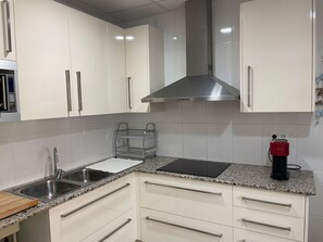 Fridge, microwave, stovetop, blender