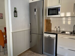 Fridge, microwave, stovetop, blender