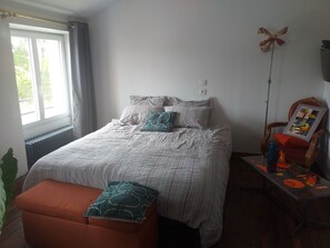 2 bedrooms, iron/ironing board, free WiFi, bed sheets - Maison à la Campagne 15min de la mer (Beaulieu-Sous-la-Roche)