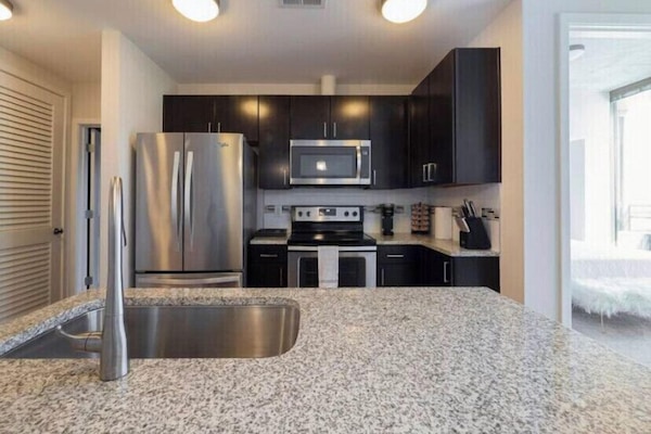 Fridge, microwave, stovetop, dishwasher