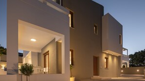 A modern building with large windows and a flat roof. - De.Light Boutique Villa I, close to Rethymno (Atsipopoulo)