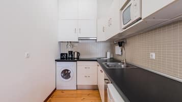 Apartment, 2 Bedrooms | Private kitchen