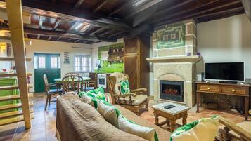 House, 3 Bedrooms, Non Smoking | Living area | 50-cm TV with cable channels, fireplace