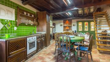 Rumah, 3 kamar tidur, Bebas Asap Rokok | Dapur pribadi | Lemari es, microwave, oven, dan kompor