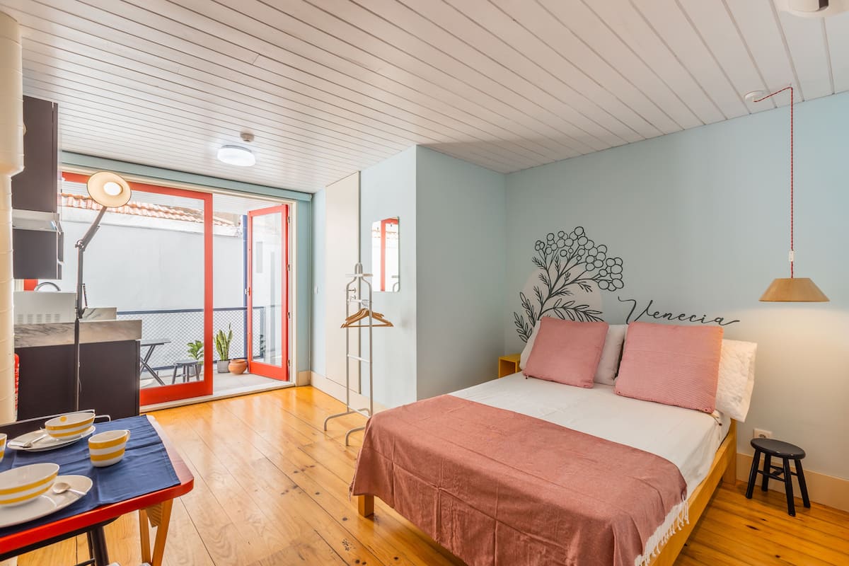 Individually decorated, individually furnished, bed sheets