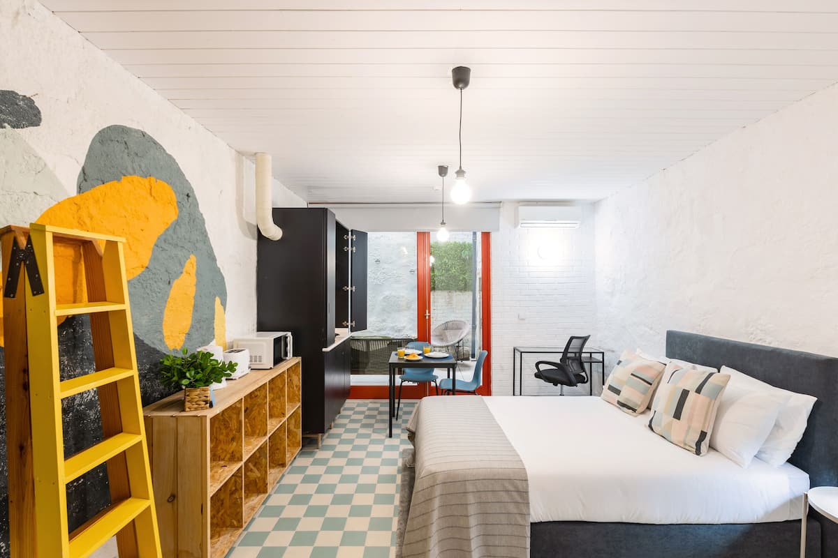 Individually decorated, individually furnished, bed sheets