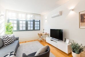 Apartment, 2 Bedrooms | Living area | 100-cm flat-screen TV with cable channels, TV - Apartment Bonfim Perfect Stays (Porto)