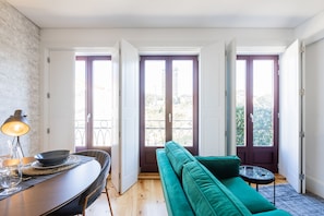 Apartment, 1 Bedroom | Living area | 100-cm flat-screen TV with cable channels, TV - Santa Catarina Prime Studios (Porto)