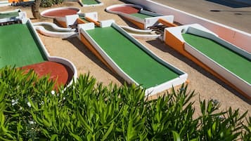 Mini-golf