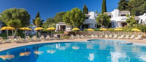 4 outdoor pools, open 8:00 AM to 7:00 PM, pool umbrellas, pool loungers