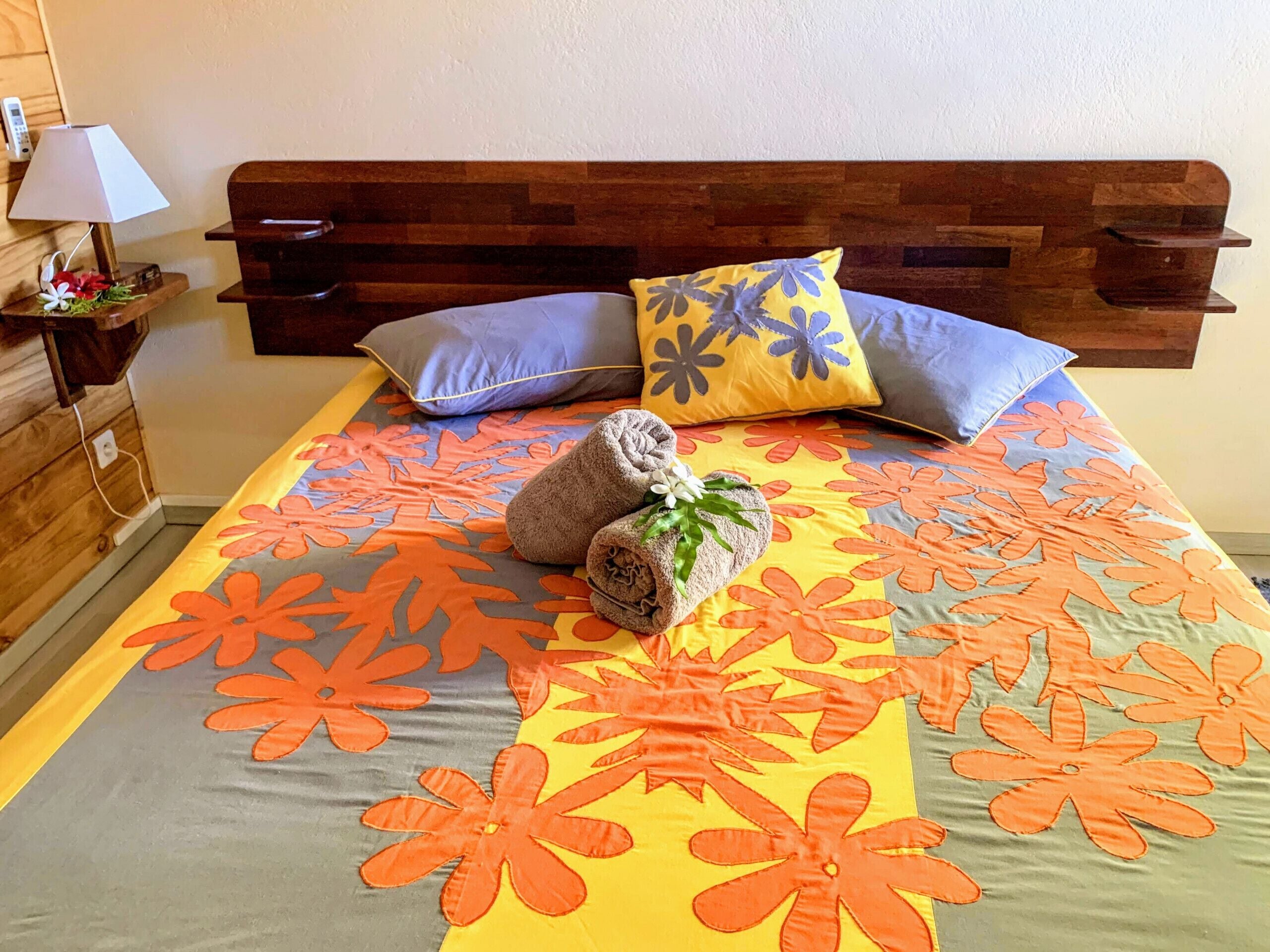 The sleeping area, with King Size bed