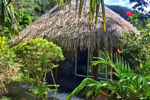 Le bungalow pour 2 personnes avec salle de bain privative et piscine