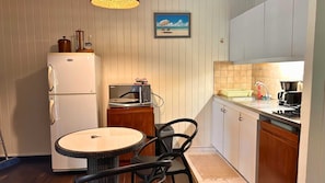 Fridge, oven, coffee/tea maker, electric kettle