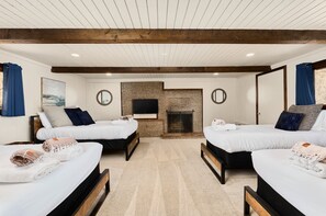 3 bedrooms, iron/ironing board, travel crib, WiFi - Hot tub ☆ Fire-pit ☆ Walk to Waterfalls (Green Mountain Falls)