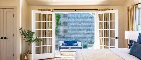 7 bedrooms, desk, iron/ironing board, travel crib