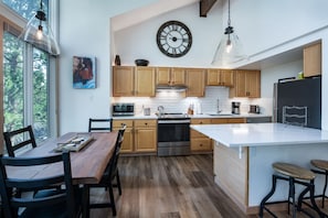 Fridge, microwave, stovetop, dishwasher