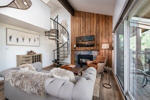 Flat-screen TV, fireplace