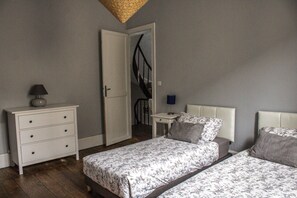 2 soverom, strykejern/-brett, reiseseng for barn og wi-fi (inkludert)