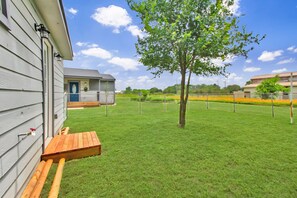 Terrace/patio - Hayday Getaway - Convenient Pet Friendly Cottage (Blanco)